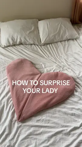 who do you think would be more likely do to this for bella? edward or jacob? 😂 #husband #wife #couple #Love 