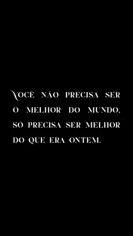 Tem dias que tudo desanima. Você acorda cansado, olha ao redor e sente que está parado no tempo… Parece que todo mundo tá vencendo, menos você. Mas deixa eu te contar uma coisa que talvez ninguém tenha dito com clareza:  isso é normal. E isso não te define. A vida não é uma linha reta, muito menos uma corrida contra os outros. É você com você mesmo. É cair, levantar, tropeçar de novo… e ainda assim continuar. Mesmo quando ninguém acredita. Mesmo quando você não vê resultado. Porque o progresso de verdade quase nunca é visível no começo. Ele acontece dentro de você — na força que você cria toda vez que escolhe não desistir. Você não precisa acordar amanhã sendo milionário. Você só precisa levantar com coragem. Coragem de tentar mais uma vez. De fazer o básico bem feito. De dizer pra si mesmo: “Hoje eu não vou me sabotar. Hoje eu vou dar um passo. Por menor que seja.” E sabe qual é o segredo?  A constância vence o talento. A persistência vence a sorte. Quem aguenta firme no silêncio, vence quando ninguém mais acredita. Então se você tá lendo isso agora, leva com você essa verdade:  Você é mais forte do que pensa. E o seu momento vai chegar. Mas ele começa quando você decide continuar. Não importa se ninguém te aplaude ainda. Um dia vão perguntar como você conseguiu. E você vai responder: 