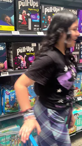 #bluey #blueytok #she #loves #paratiiiiiiiiiiiiiiiiiiiiiiiiiiiiiii #inlove #funny #mydaughter #walmart #shopping 