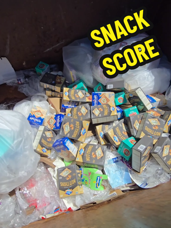 EXPIRATION DATES ARE BS... #dumpsterdivingmama #DUMPSTERDIVING #DUMPSTERDIVER 