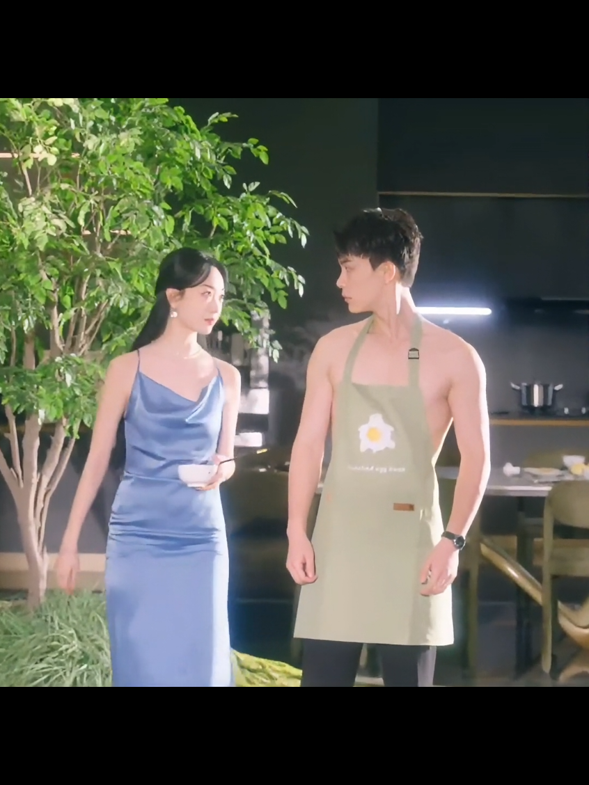 يعني البطله كانت محترمه وعقلها بس بشغلها وبشركتها وكله تمام ، اجى البطل لعب بإعداداتها وخربها !! 🫣😂😭 #marrytotheenemyofmyenemy #cdrama #سيدراما 