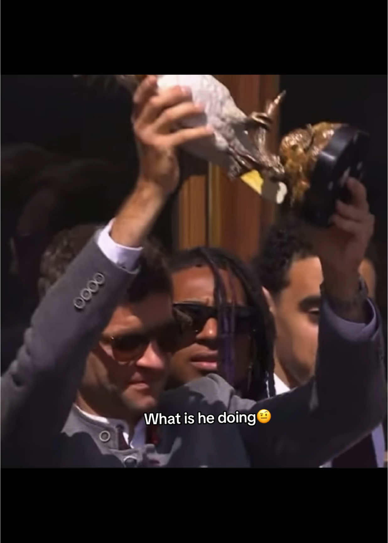 Olise celebrating with Bayern is a mood 😭