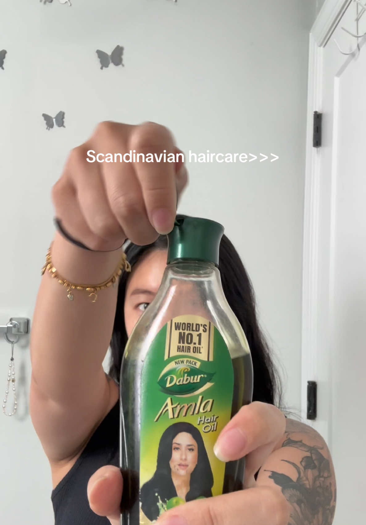 Shoutout to my blonde hair blue eyed Scandinavian husband for putting me on #desihaircare #southasian #indianhair #amlaoil 
