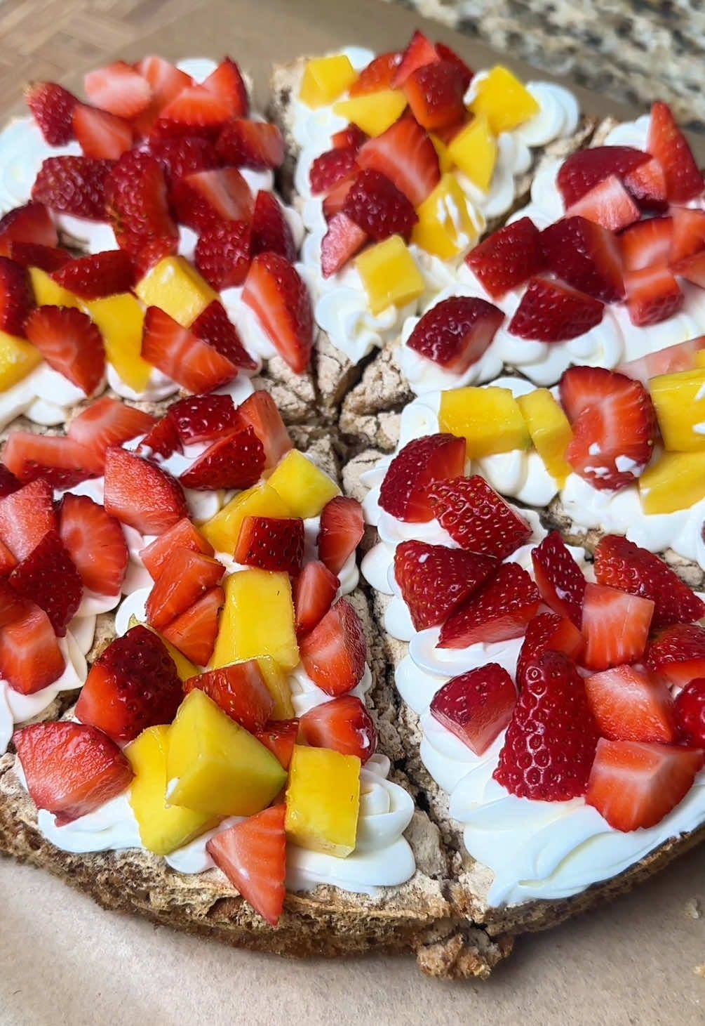 Replying to @Maribel como preparo Mostachón de Fresa - Mostachón - receta fácil #mostachon#pastel#postre#emprendimiento#parati#cocinando#recetafacil#viral#fresa#