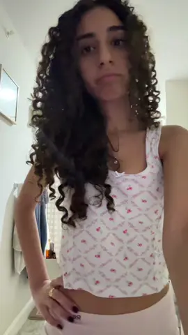 dont mind me tryna cover the light behind me #☺️☺️ #leavemealone #retiredshark #ilovemyman #nottargetedipromise #1dayafterprom #goodeveningchat