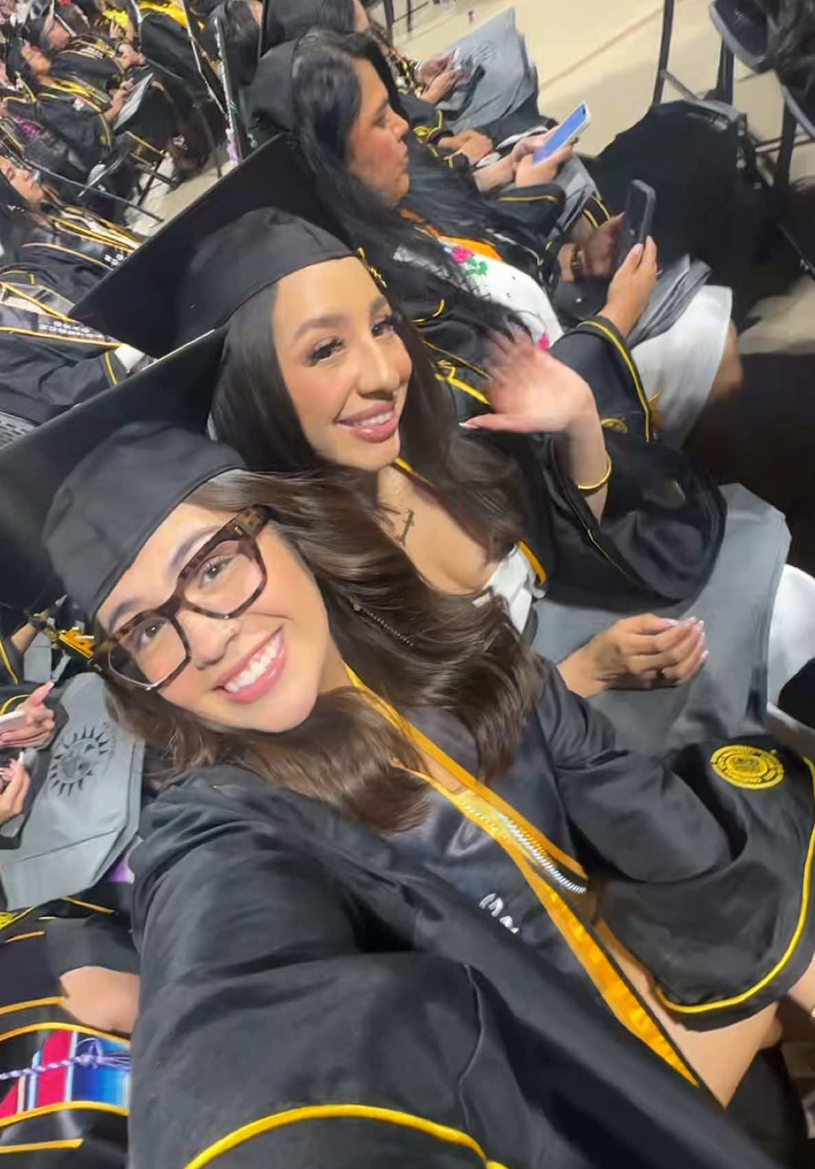 cheers to my first degree 🖤🥂🍎 #csulb #nuestragraduacion #csulb 