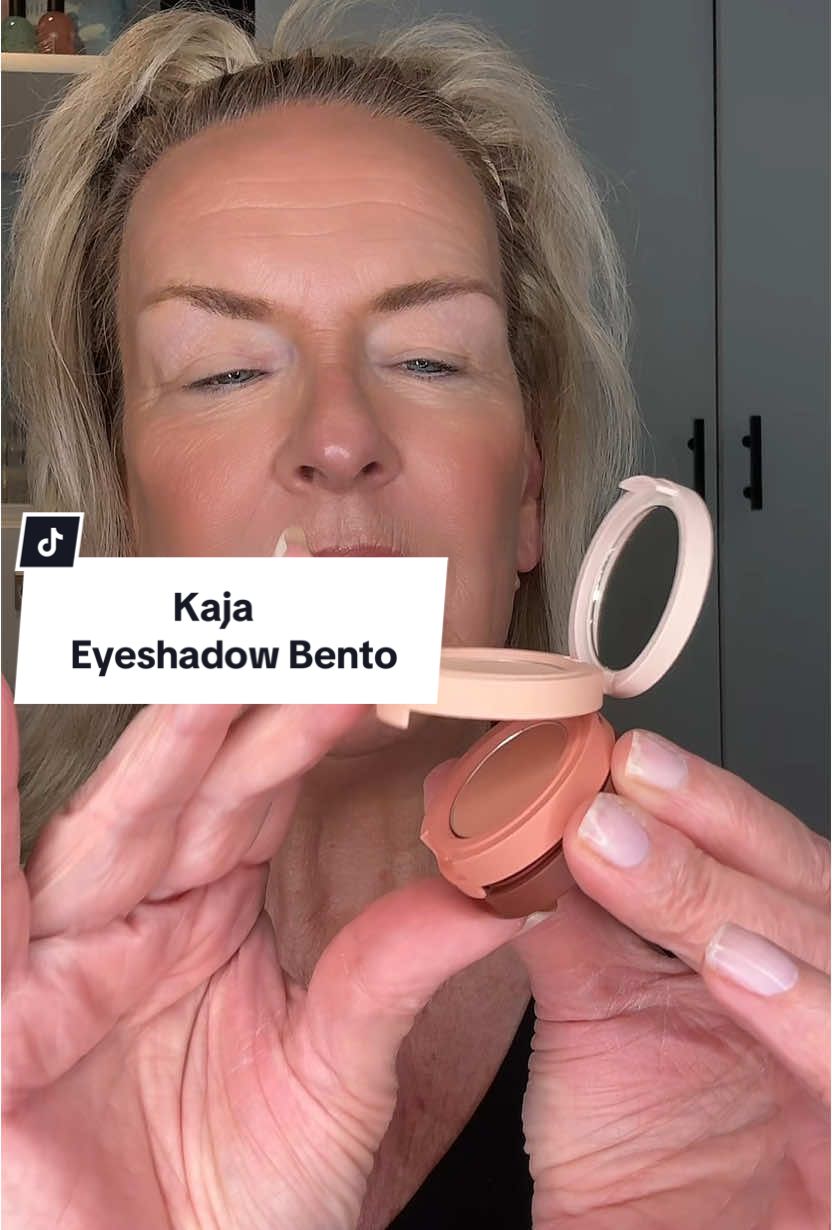No guesswork about what to put where!💗 #kajabeautygiftedme @Kaja Beauty #kajabeauty #eyeshadow #eyeshadowbentobox #eyeshadowtutorial 