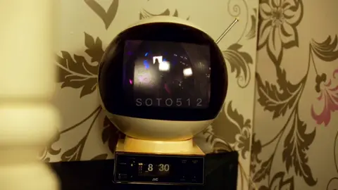 Mora - CUANDO ME VAYA (Visualizer) LO MISMO DE SIEMPRE #cuandomevaya #mora #music #lyrics #edist #canciones #favoritas #parati #estados #SOTO512