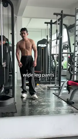 Seluar wide leg pants buat pakai gym pon boleh.. lani semua pakai baggy jaa 🔥 #widelegpants #gymoutfit #GymTok #aesthetic #bodybuilders #fyp 