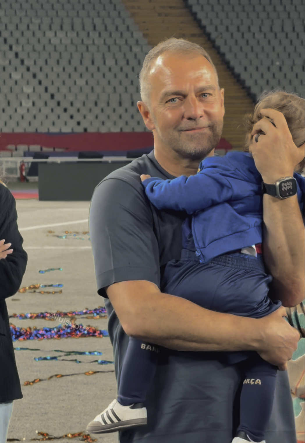 Hansi Flick y su nieto en la celebración del Barça 🥹🥹🥹 #flick #fcbarcelona #tiktok #viral #foru #foryou #tiktoksports #barcelona #hansiflick #barça #4up 