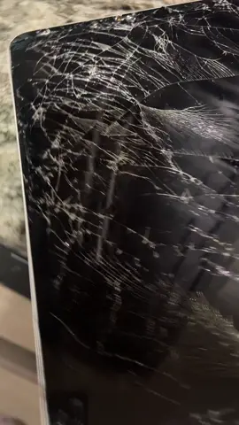 #fyp #brokenipad #brokenheart💔 #myshayla #ipad #sad #cry #blowthisup 