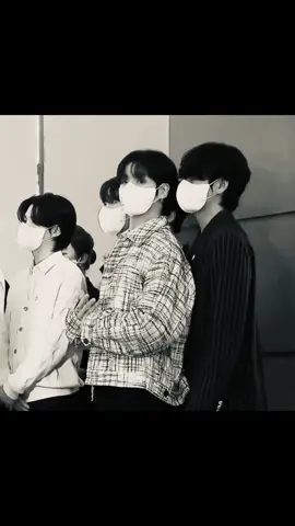 بيني وبينك حبك كبيرر🥹🥹!#jungkook #taehyung #viral #ot7 #bts #taekook #fyp #us #جكز #مو_شيبر_لا_تصيحون #tiktok #تايكوك_مجرد_اصدقاء 