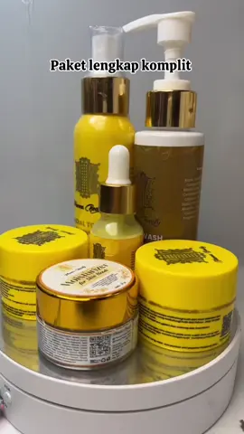 Paket komplit #phonnabeauty #skincare #mencerahkankulit #melembabkankulit #skin #GlowUp #wajah 