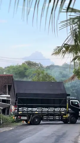 hitam maniss😍  . . #sljayateam #sljayaofficial #berkaheembahkajisupri #juraganberkedoksupir #truckherexsljaya #fyp #herexstyle #lamonganbagiankidul #lamonganstyle #gigaeuro4 #sljaya99 #jualbelitrucksljaya 