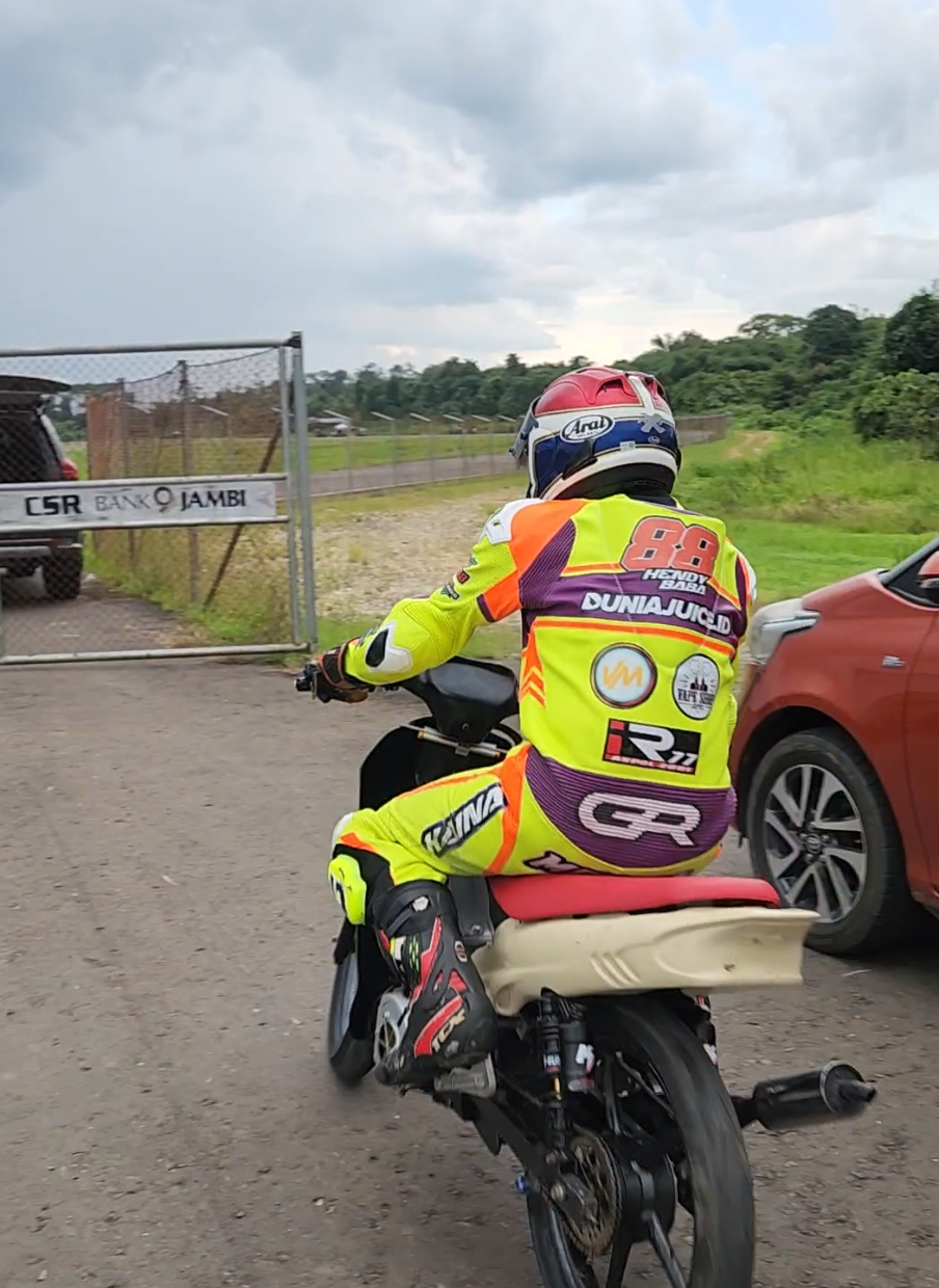 lenturkan zabak sircuit @haijeff  #fyp #fyppppppppppppppppppppppp #foryoupage #masukberanda #roadrace #race #f1zr #bebekgoreng #2tak #yamaha #underbone 