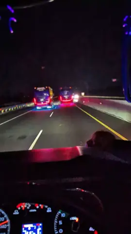 Jam malam boss ☕️📲💫 #rmftrans #phdtrans #purplegank #ponorogohits #bussuburjaya #fypシ゚viral #suburjaya #suburjayamania #ponorogo24jam #bismilahfyp #busmania #bismania #bismaniacommunity #tulungagung24jam #kediri24jam #nganjuk24jam #madiun24jam #ngawi24jam 