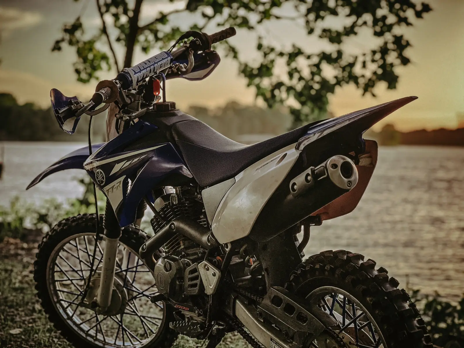 Listen I’m stuck in a different state and I am hyperfixated so enjoy my sunset by the lake dirt bike pics 😤 (and I know it’s just a little 125 but hey we all start somewhere lol)  #biketok #yamaha #ttr125 #bike #dirtbike #dirt #moto #barrelracer #trailriding #lake #pic #sunset #pretty #photos #tennessee #texas #colorado #dirtbikes #motocross 