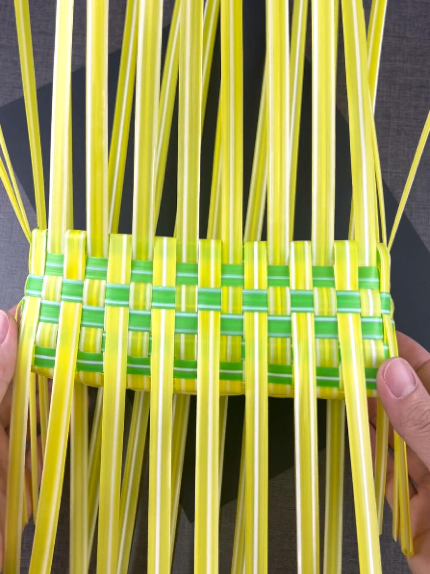 สานตะกร้าจากหลอดพลาสติก DIY Basket from Plastic Straws. #DIY #weave #basket #Straws #สานตะกร้า #หลอดพลาสติก