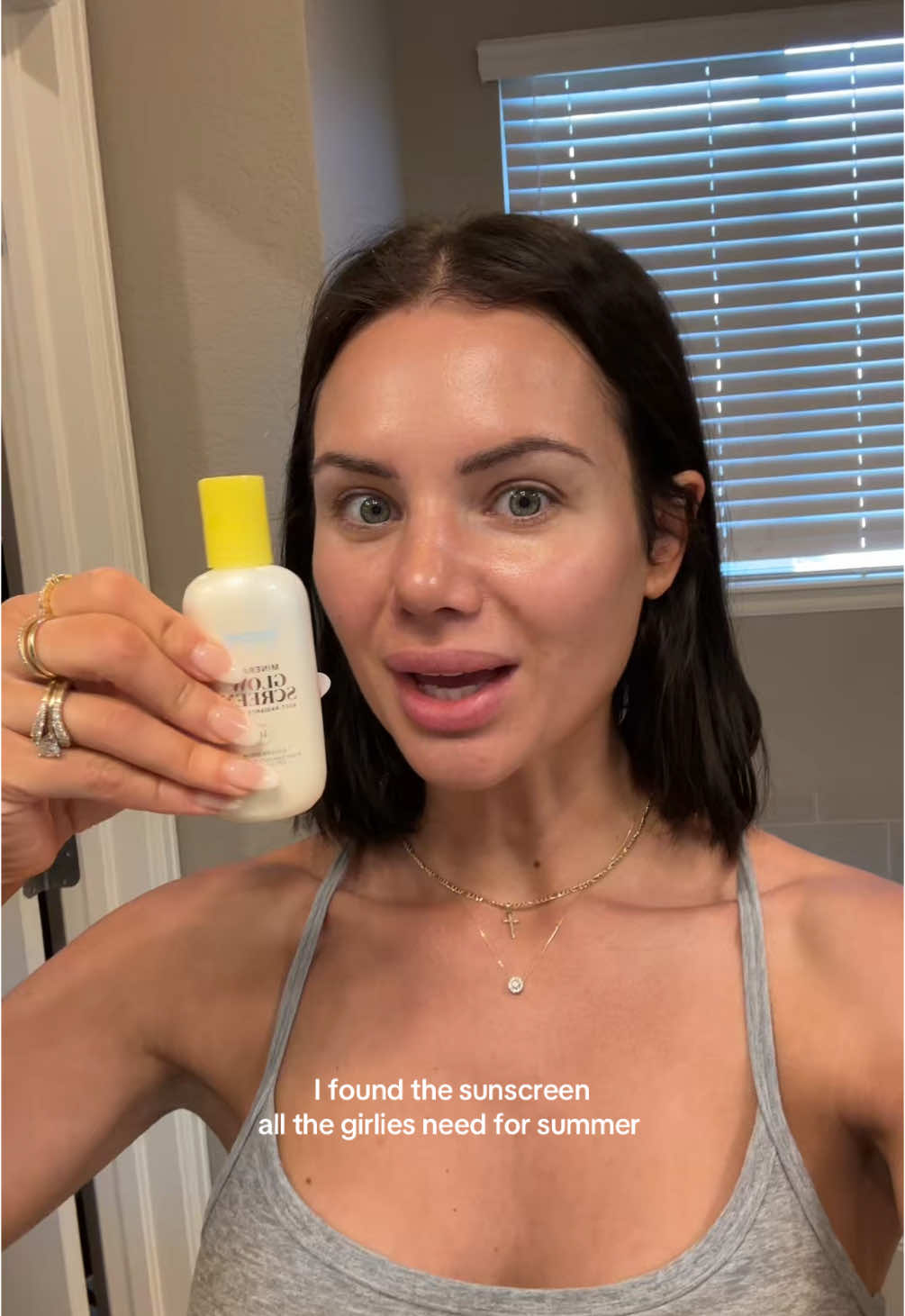 First time trying @@Supergoopgolden hour it’s a 10/10 for me! I’ve been using for a week and so far so good! ##supergoop##supergoopsunscreen##sunscreen##skincare
