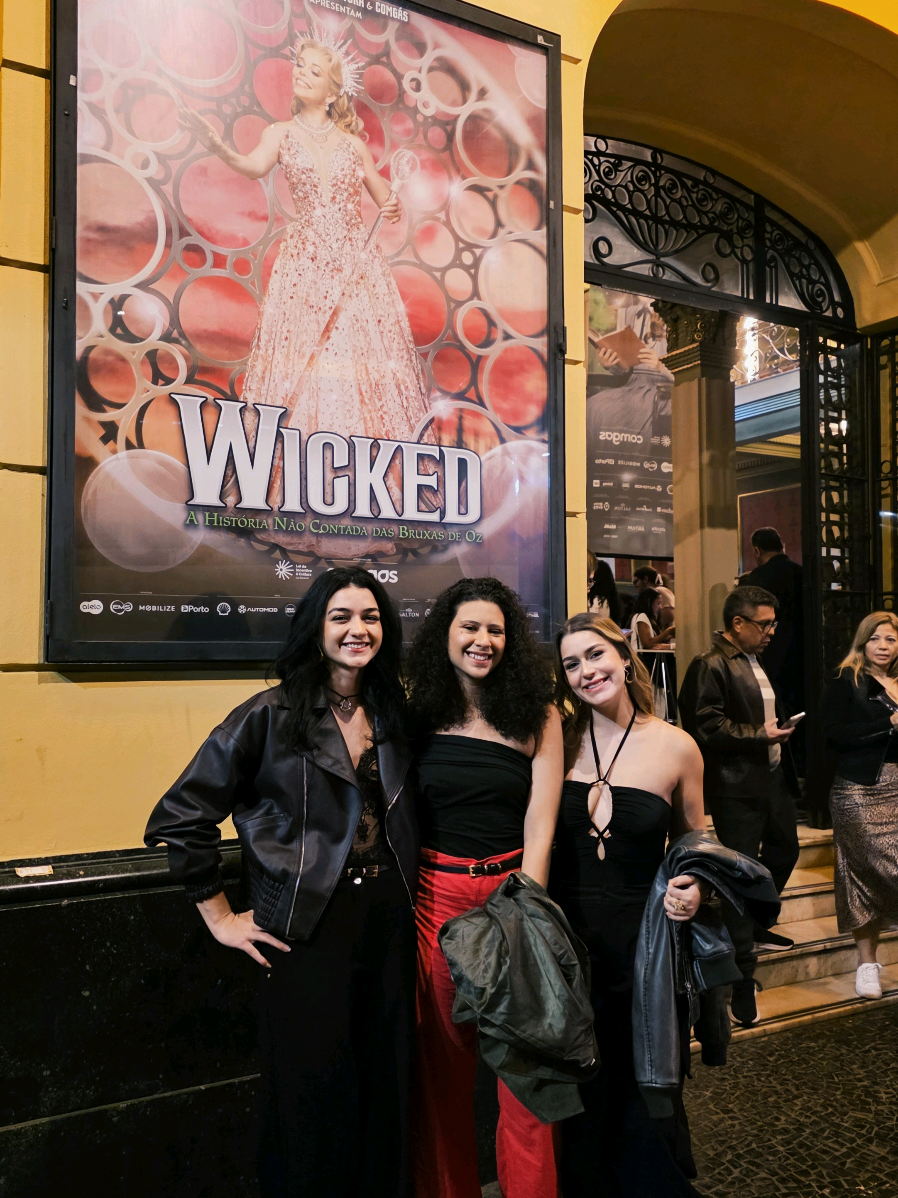 Por sua causa tudo mudou em mim ✨️ @Wicked Brasil IMPECÁVEL <3 @myra_ruiz @Fabi Bang #wicked #tudomudou #fabibang #myraruiz #wickedmusical 