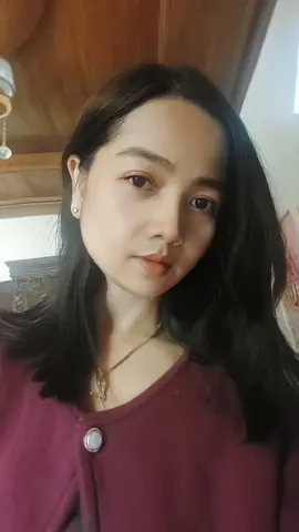 Kadang yang kelihatan peduli, justru paling sering menyakiti. Yang katanya jujur, ternyata cuma tameng buat berlaku semaunya. Tegas bukan berarti kasar, dan perhatian bukan alasan buat mengatur. Karena yang benar-benar tulus, nggak butuh drama buat terlihat baik. #katahati #sindiranhalus #toxicpeople #elegan #tegasberkelas #goldencrownremix #vibeberkelas