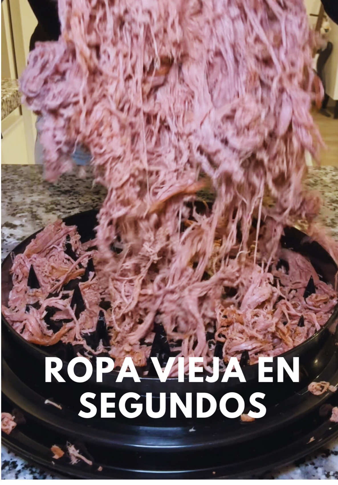 💥 Antes no hacía carne mechada porque me daba flojera mecharla… hasta que encontré esto 🔥 Ahora la ropa vieja sale hasta con antojo 😅 👇🏼 Te dejo el link porque esto es un antes y después en la cocina. #KitchenHack #CarneMechada #RopaVieja #UtensiliosDeCocina  #CocinaVenezolana #MealPrepFacil #TrucosDeCocina The Ultimate Chicken Shredder Hack! #creatorsearchinsights #chickenshredder #FoodTok #CookingHacks #kitchenessentials #mealtips #chickenshredderhack 