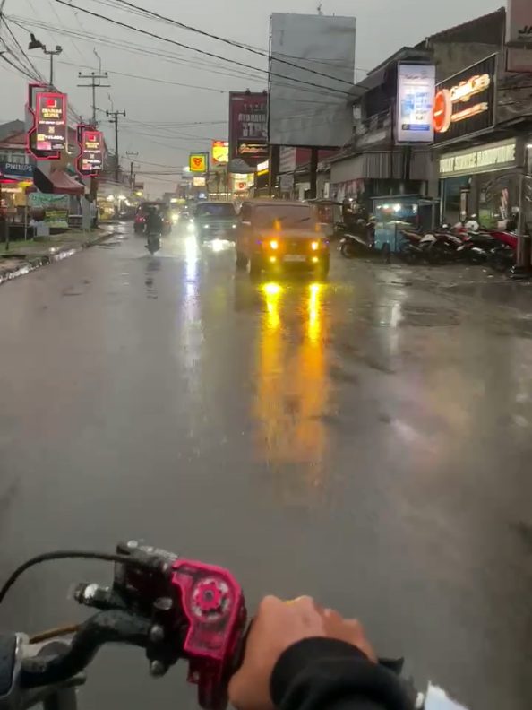 aku,kamu,hujan🌧️ #pagaden#subang#rxking#fyp #rain 