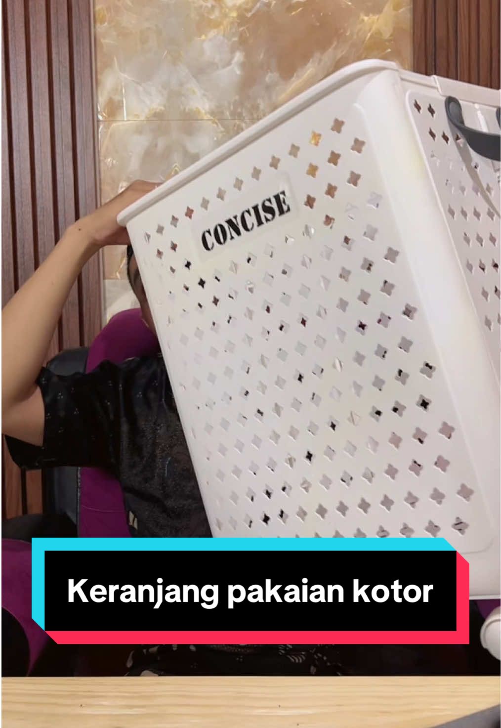Keranjang pakaian makan tempat? Yang ini sih bisa dilipat jadi tipis ya bund #keranjangpakaian #keranjangbajukotor #keranjanglipat #keranjangplastik #satukontentiaphari 