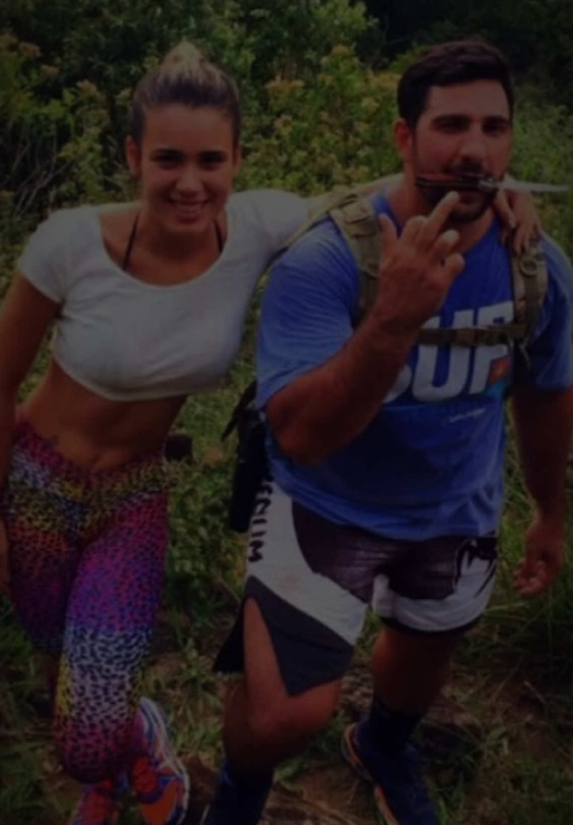 Adriano Magalhães da Nóbrega, conhecido como Capitão Adriano, foi um ex-policial militar do BOPE do Rio de Janeiro, acusado de liderar uma milícia na zona oeste da cidade. Ele ganhou notoriedade por suas ligações com políticos, especialmente por ter sido homenageado por Flávio Bolsonaro e por empregar sua mãe e ex-esposa em seu gabinete. Adriano era um dos alvos da Operação Intocáveis, do Ministério Público, e foi morto em 2020 durante uma ação policial na Bahia. Sua morte levantou suspeitas de queima de arquivo, já que ele era considerado peça-chave em investigações sobre milícias e possíveis conexões políticas. #adriano #adrianodenóbrega #bope #milicia #morte #operaçao #videoviral #fyp 