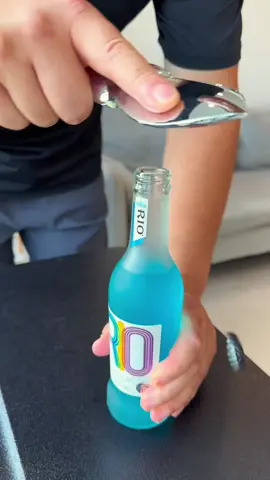 Pembuka botol ini sangat mewah #gadgets#coolstuff#coolgadgets#homegadgets#favoritefinds#product#shopping#LearnOnTikTok#tiktokmademebuyit#fyp#foryou