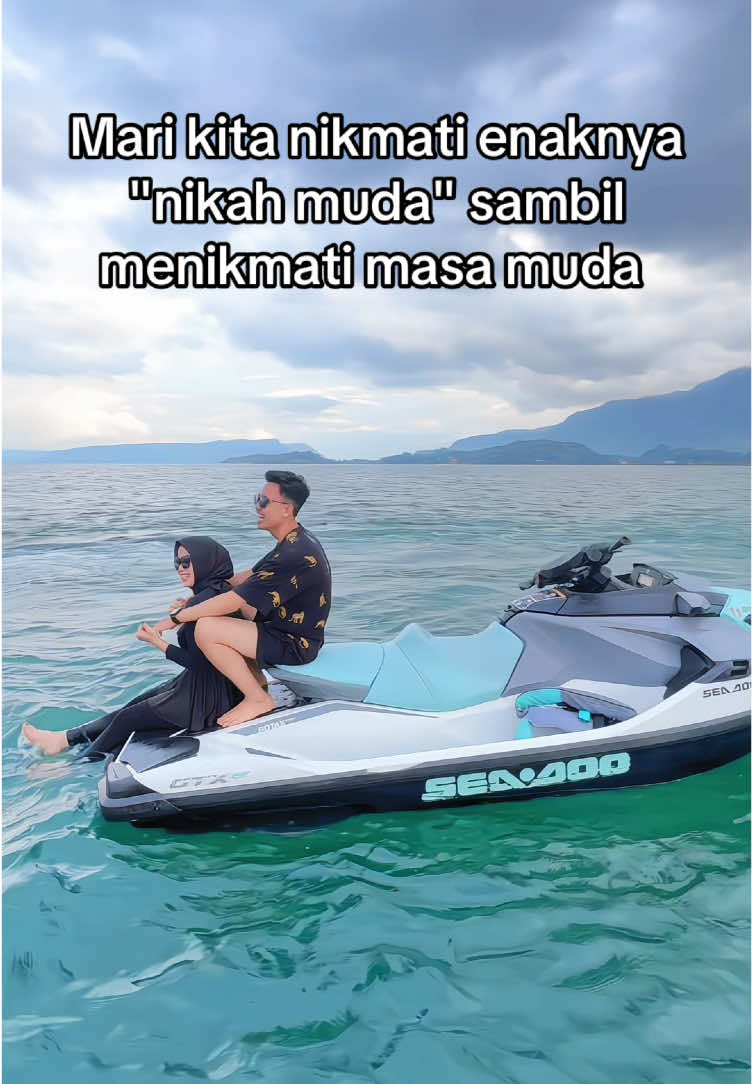 Yg bilang nikah muda gak enak mungkin dia salah pilih suami 🤪🤙🏻    #fyp #fypage #foryou #trending #jetski #fuji #danautobasamosir #fyppppppppppppppppppppppp 