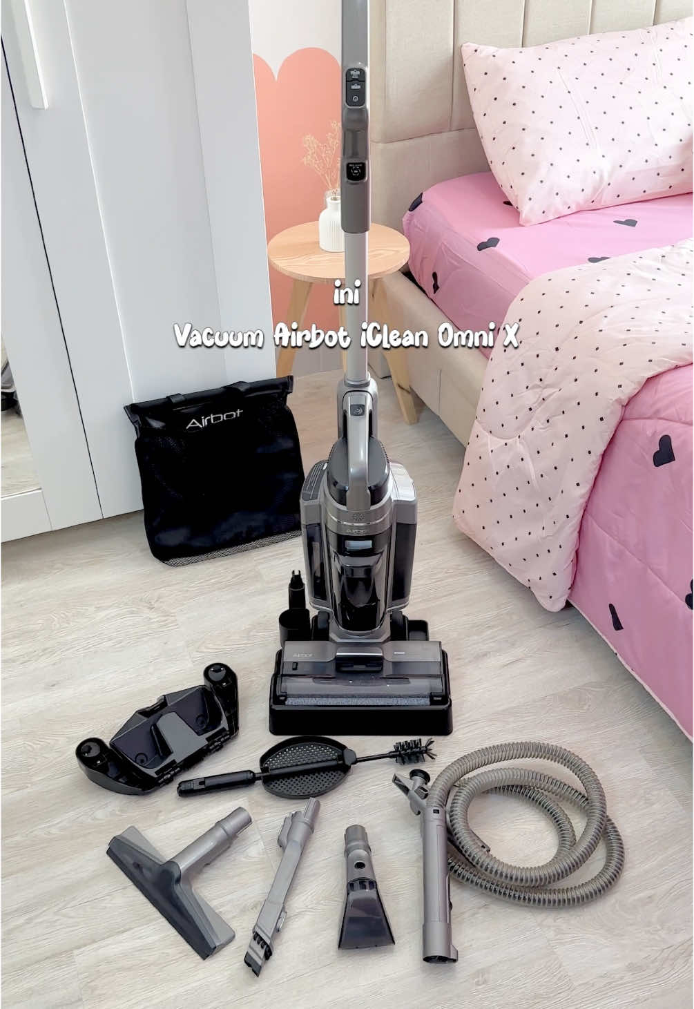 Vacuum Airbot iClean Omni X @Airbot Indonesia Vacuum dengan fitur All in One Wet n Dry yang super canggih 😍 Yuk samaan 😍😍😍 #MakeYourLifeEasier #Airbot #AirbotIndonesia #EffortlessHomeCleaning   #vacuum #vacuumcleaner #vacuumwetanddry #vacuumcleaners #unboxing #review #Home #homedecor #clean #homesweethome #house #smarthome #smartvacuum  #konten #contentcreator #livingroom #house #cleaner  #homeliving #fyp #foryou 