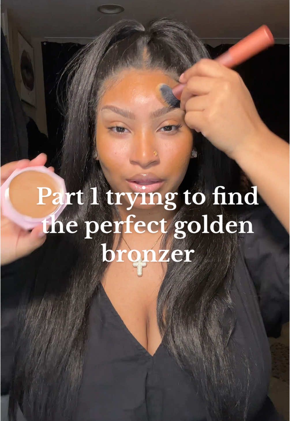 On the hunt for a golden brown bronzer for medium tan skin 🕵🏻 ! Today I tried @PINKHONEY  Pink Honey face frosting 🧁   shade toasted honey🍯   #bronzer #goldenbronzer #shadetwins #pinkhoneyfacefrosting 