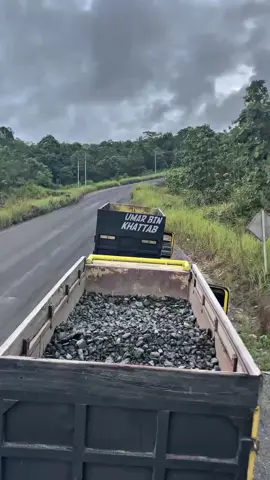 pesona truk kalimantan lagi berkumpul#amuntaibungas #fyp #kandangan #rantau #barabaibungaskalsel #trukkalimantanpunyacerita #mandiangin #mataram 