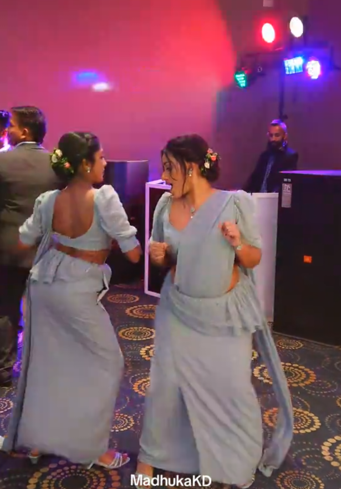 FB එකේ හැමෝම හොයන ලේලිලා දෙන්නා 😍 #wedding #dance #1m #madhukakd #colombo #bridsmaids #surprise #kandy  @adithya_maleesha 