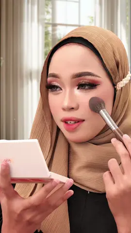 Susah kalo emang udah hobi dan senang makeup mau gmna lagi😭, masa muka orang ga di kenal mau tb tb di makeup.. #makeup #DailyRoutine #skincare #produkviral #makeupartis #mua #fajarnoor #beauty