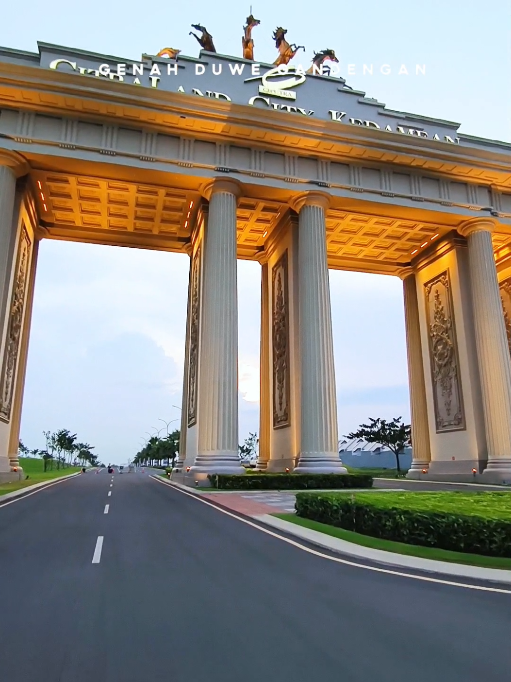 Ada yg lebih rapuh..  tapi tidak seberisik itu... 😌😋 #citralandkedamean #citralandkedameangresik #gresik #citraland #ygy #fypシ゚viral 