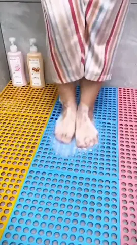 Ito na ang sign para magkaroon ka nets #bathmat #slipbathmat #bathroom #bathroomcleaning #safety #safetyfirst #bathroomsafetytips #bathroommakeover #goviral #fyp  #goodthing #foryou #tiktokshop 