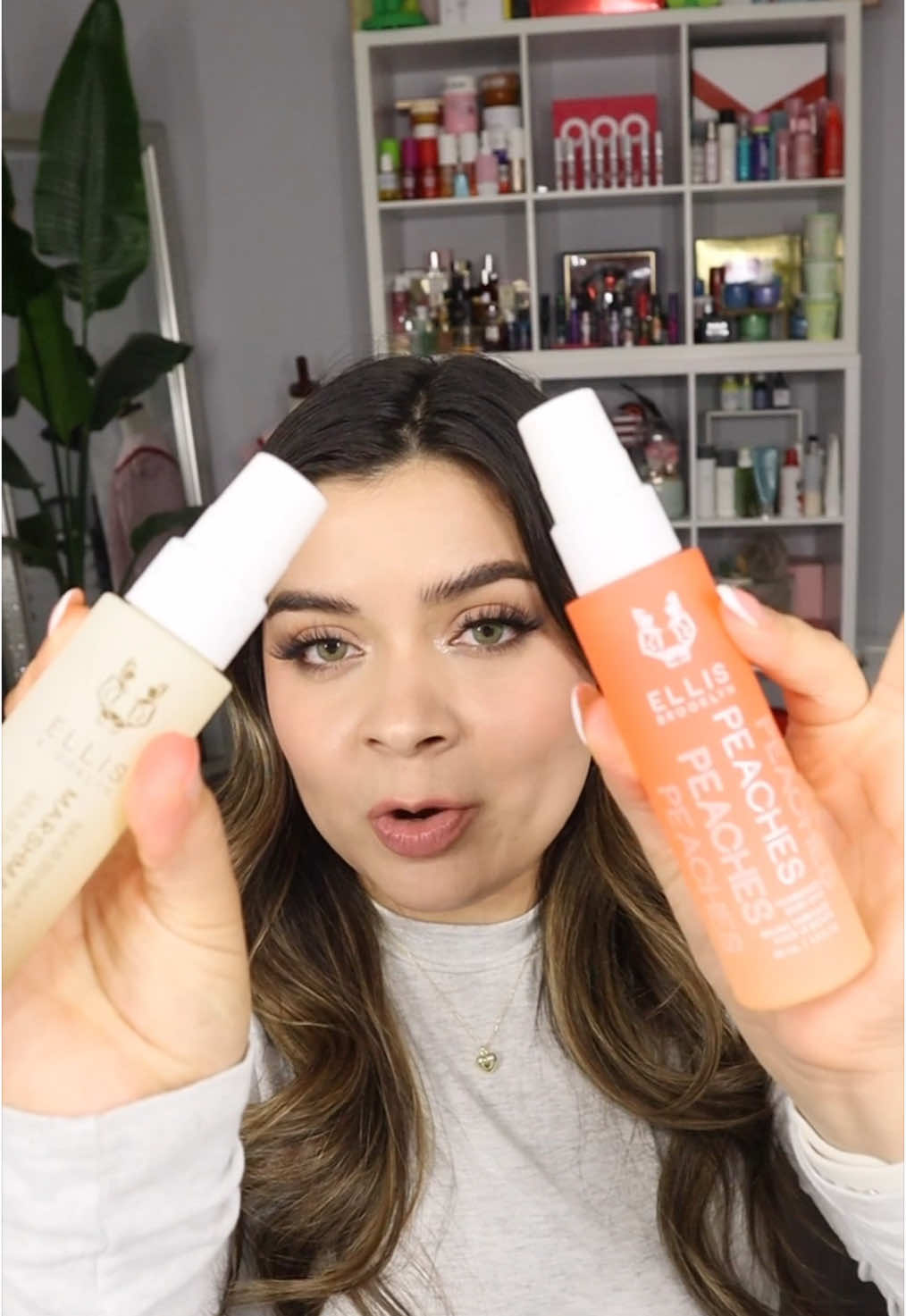 Hey My Peaches 🍑 Girls 👌🏼 this is Deli! #ellisbrooklyn #bodyfragrance #bodyandhairmist #TikTokShop  #hairmist #bodymist #peaches #vanillaperfume #vanillagirl @Ellis Brooklyn 