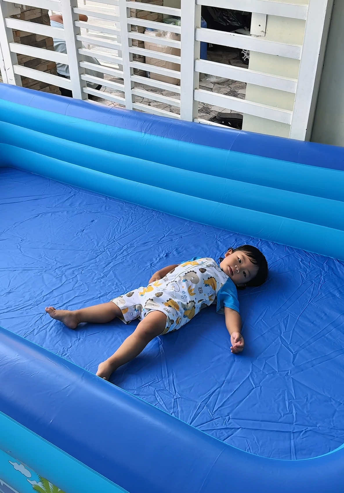 ang laki ng swimming pool mo bibi #inflatablepool 