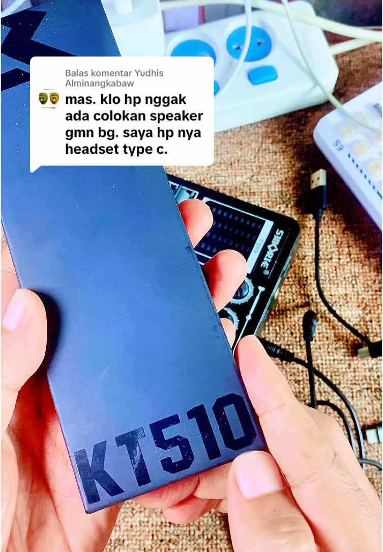 Membalas @Yudhis Alminangkabaw cara pasang otg sambil cas ke soundcard di hp type c tanpa lobang headset jack 3,5mm #otg #soundcard #mopai #rekomendasi 