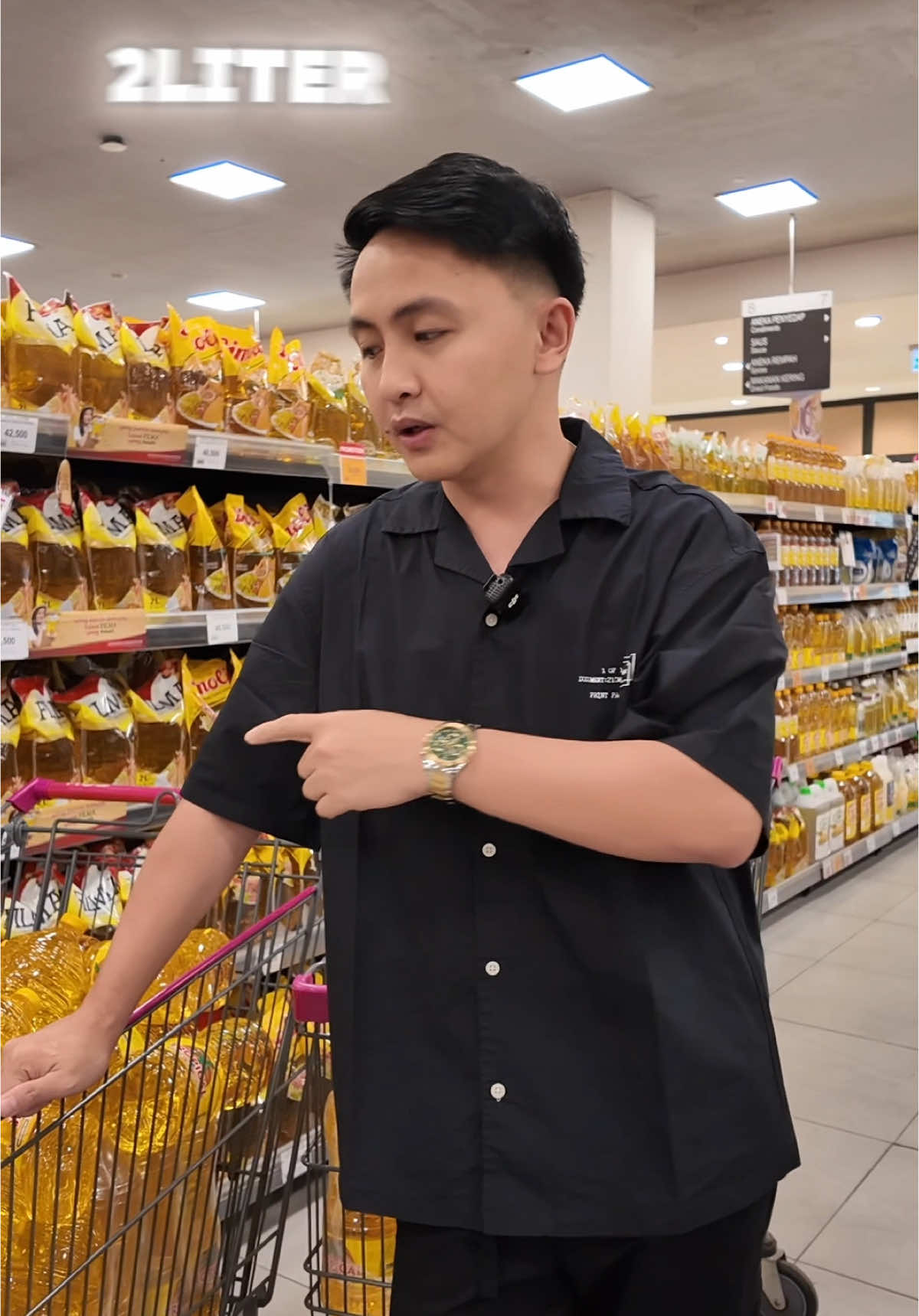 Minyak goreng 2 liter harga hanya seribu rupiah