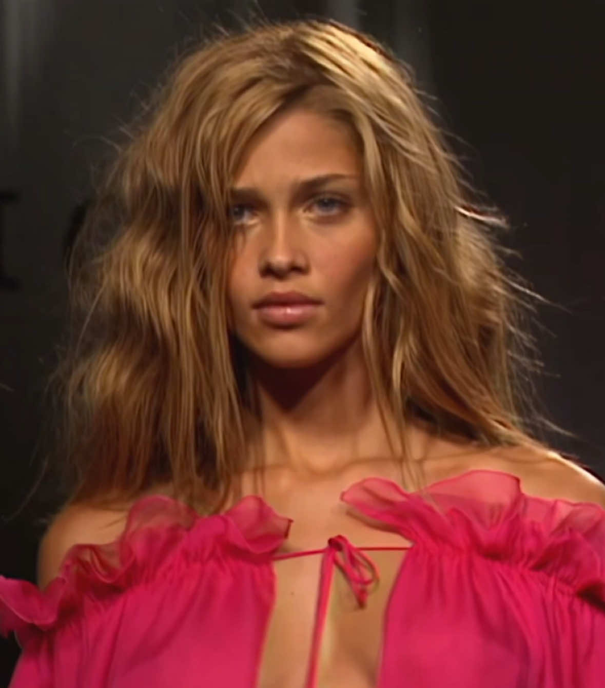 #anabeatrizbarros for #iceberg Spring Summer #2003 #model #Runway #catwalk #runwaywalk #brasil #iconic #fyp #foryoupage 