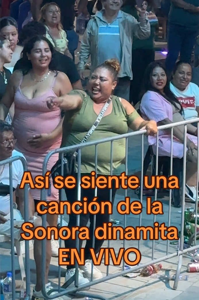 Así se tiene que sentir una canción de @Sonora Dinamita Oficial #sonoradinamita #original #danielaargain #larobamaridos #veracruz #concierto 