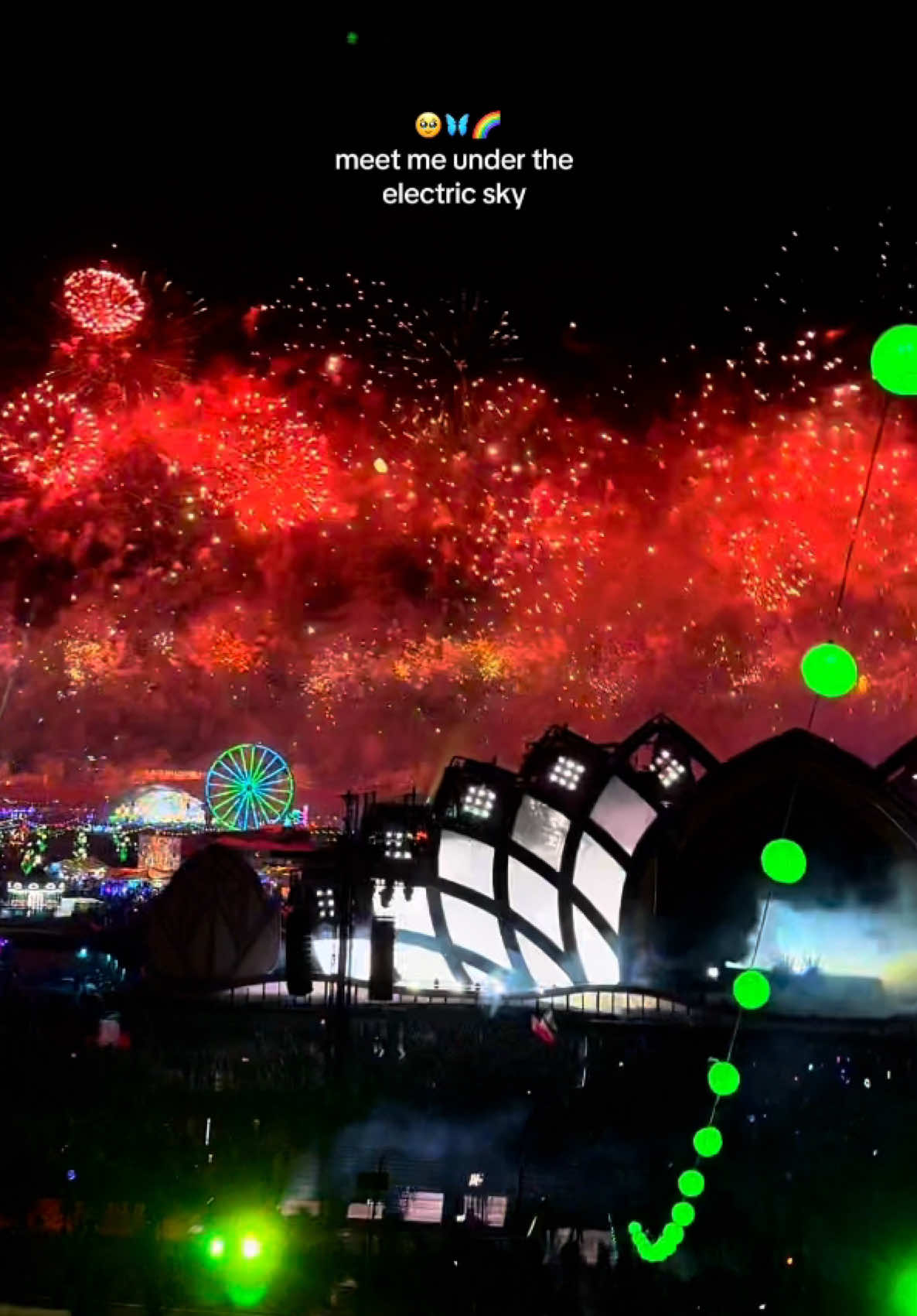 my version of peace #edclasvegas #electricdaisycarnival #ravetok #edmtiktok #fireworks 