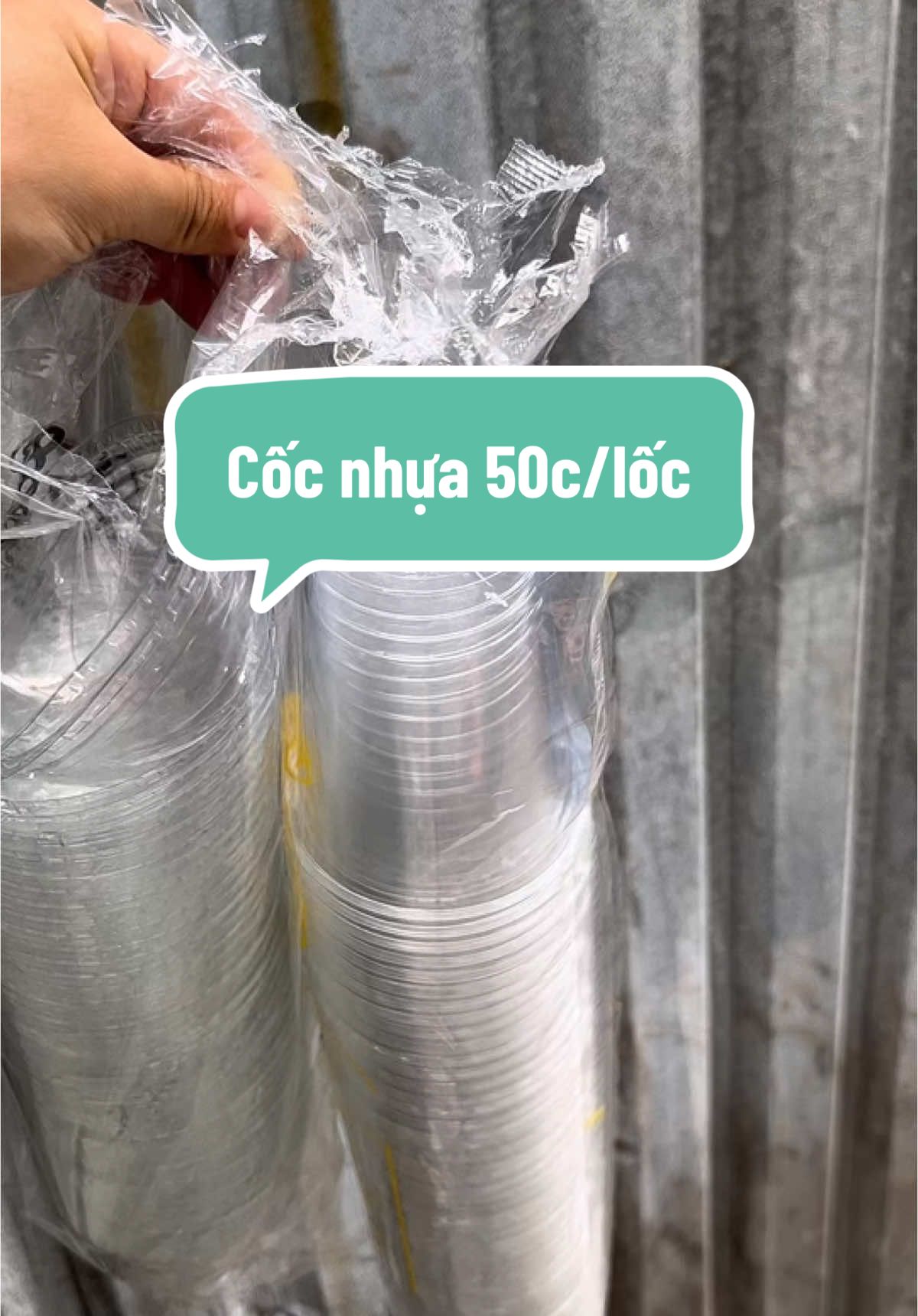 Cốc nhựa dùng 1 lần có loại 360ml,500ml và 700ml nhé kèm theo nắp tròn, vuông tuỳ chọn 
