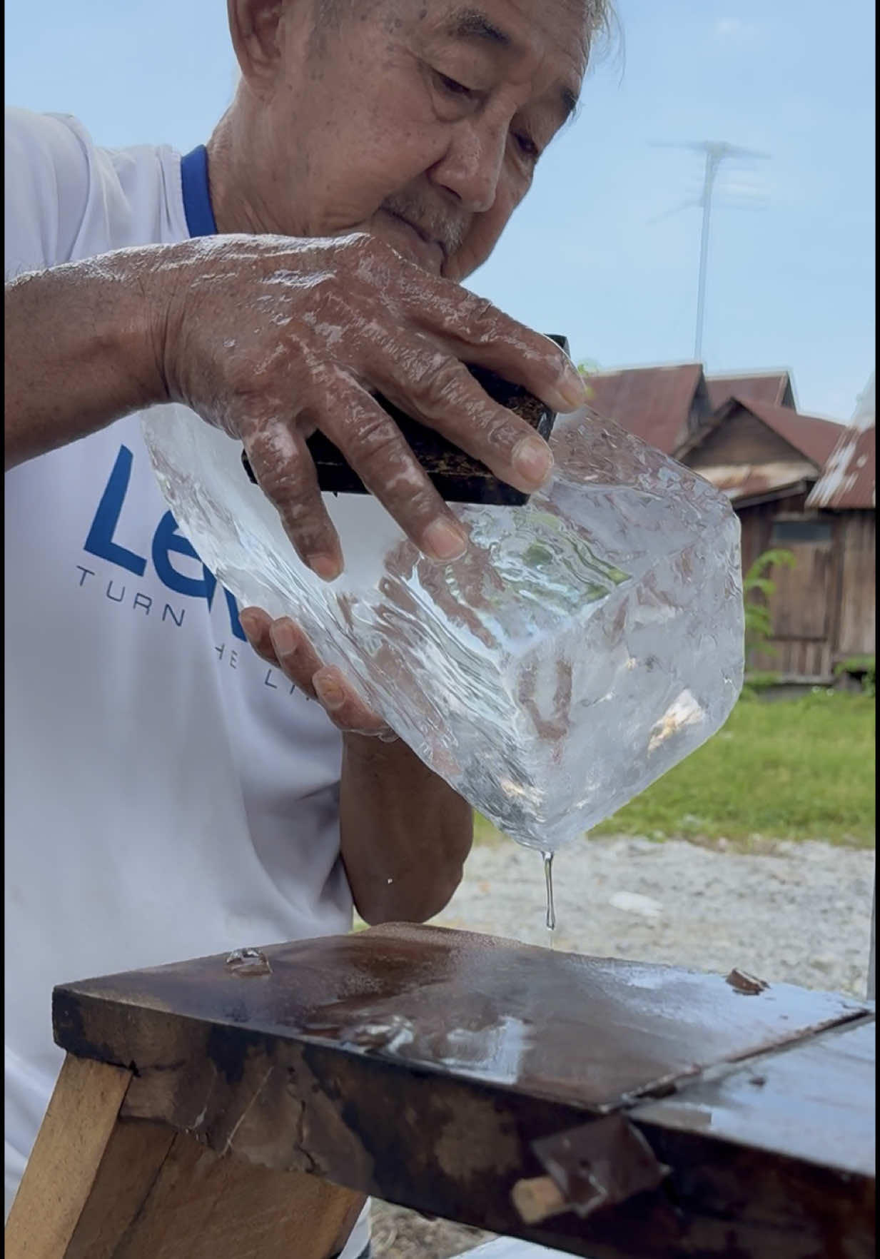 Refreshing Iced Lemon Drink From Thailand 🔍 Business name  น้ำมะนาวคุณลุง สูตรโบราณ 📍Address Soi Tha Ruea Phli, Makham Yong, Chon Buri District, Chon Buri 20000, Thailand 💵 Price  35 Baht/$ 1 USD