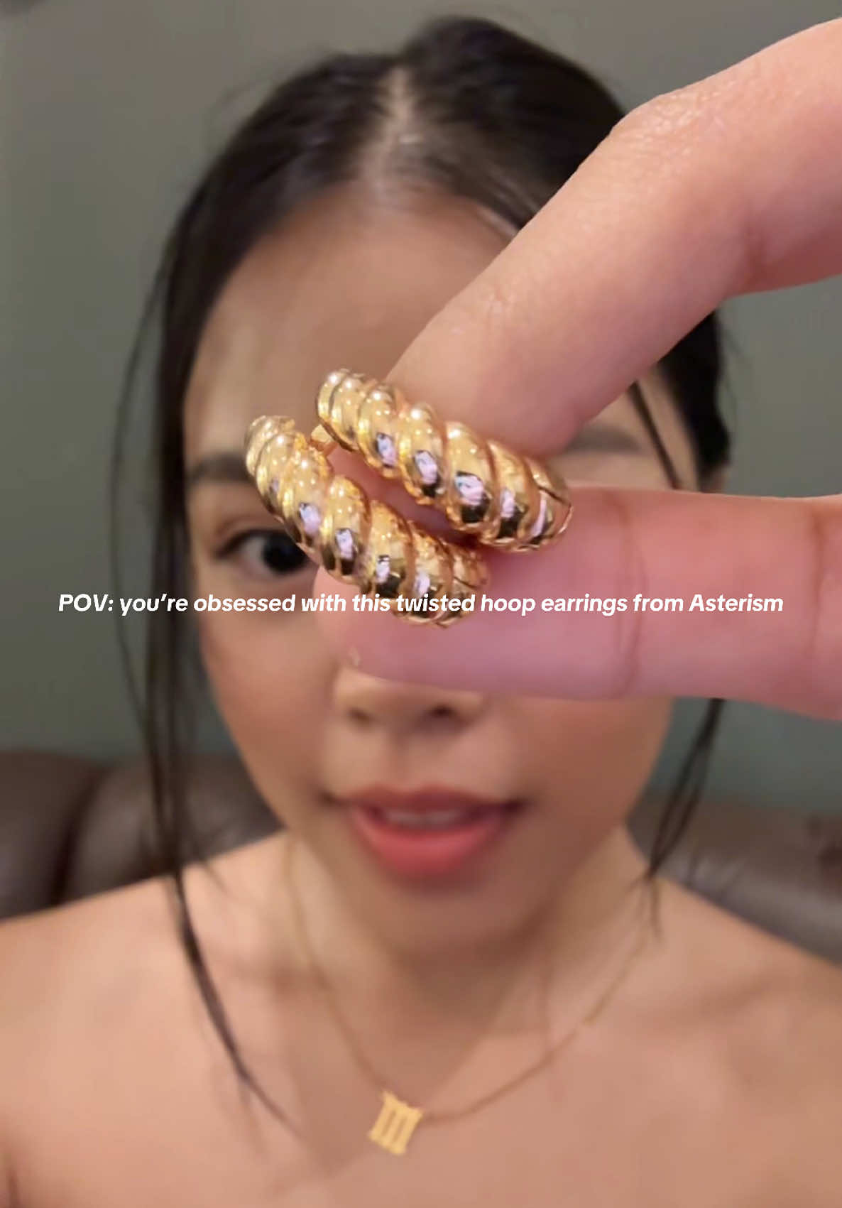 LMK IF U WANT MORE JEWELRY RECOS ;))  @asterism.ph #asterism #asterismph #asterismearrings #jewelry #accessories #hoopearrings #earrings #goldjewelry #twistedhoopearrings 
