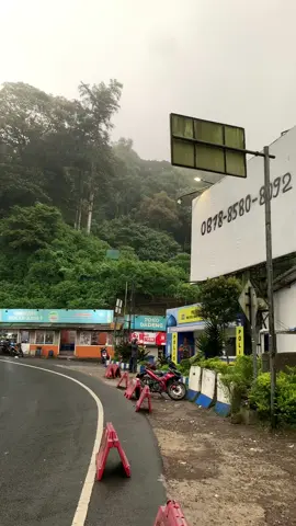 Masih inget ga waktu kita hujanan ke Puncak terus ke warpat. Kamu ada cerita apa di puncak ? #bogor #puncakbogor #kotabogor #bogorhits #vibesbogor #fyppppppppppppppppppppppp 