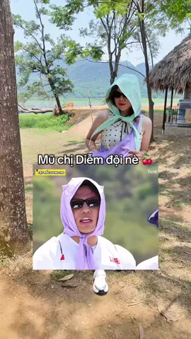 Mũ chống nắng siêu xinh mà dùng được 3 chức năng lun á 